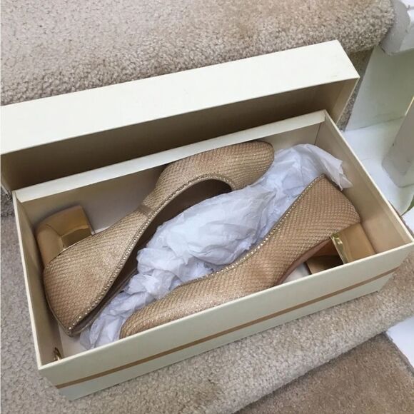 Vince Camuto - Picture 14 of 16